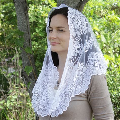 women wearing chapel veils